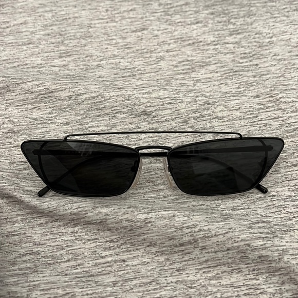 PRADA CATWALK SUNGLASSES - Picture 1 of 3